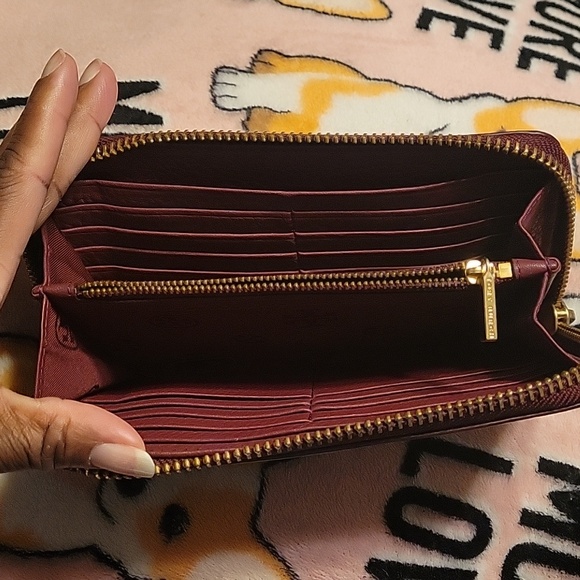 Tory Burch zip around wallet - Picture 2 of 6